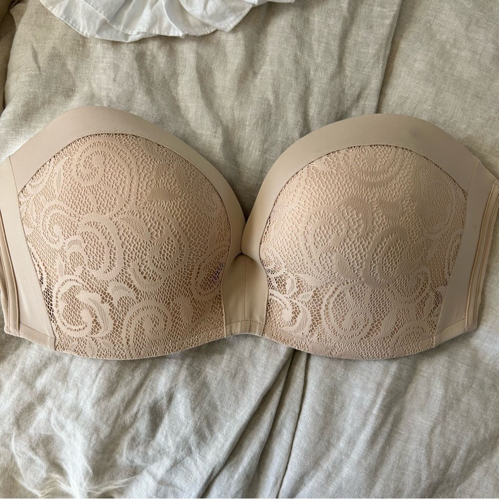 Strapless plunging bra
